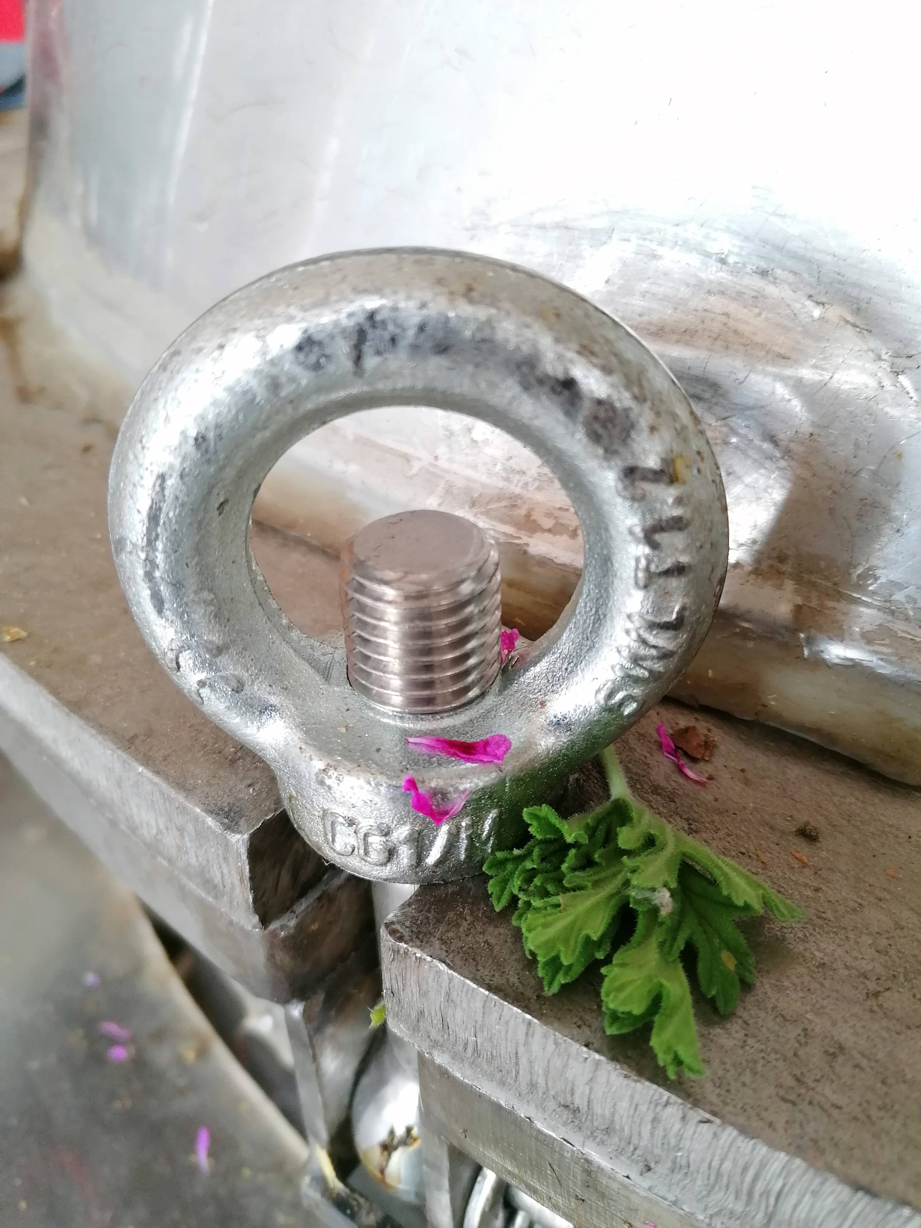 Decouvrez la distillation Hydrolat aus Geranium rosat bourbon 100% Bio und handwerklich hergestellt