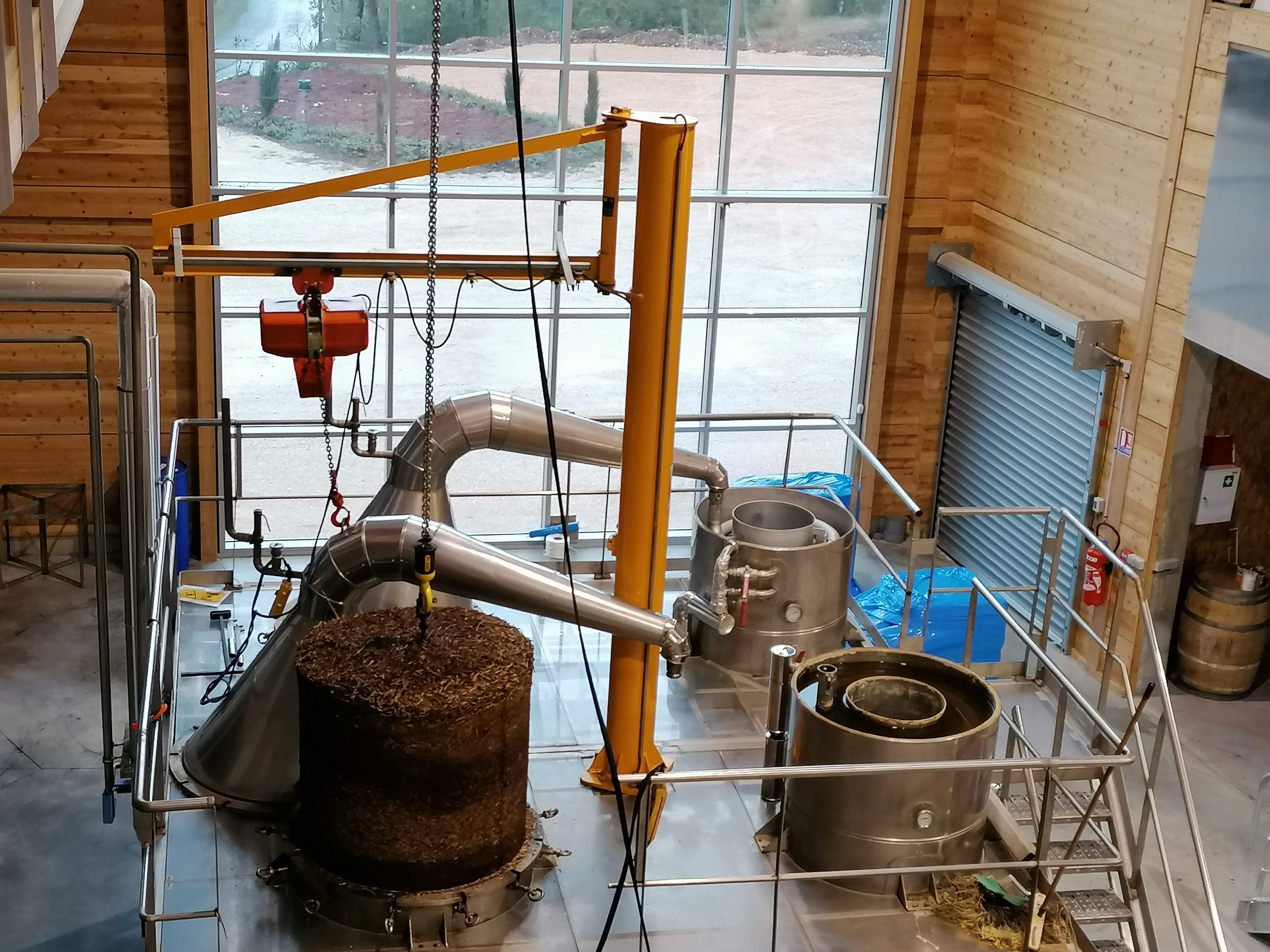 Decouvrez la distillation Ätherisches Öl aus Schwarzer Johannisbeere aus Burgund 100% Bio und handwerklich hergestellt