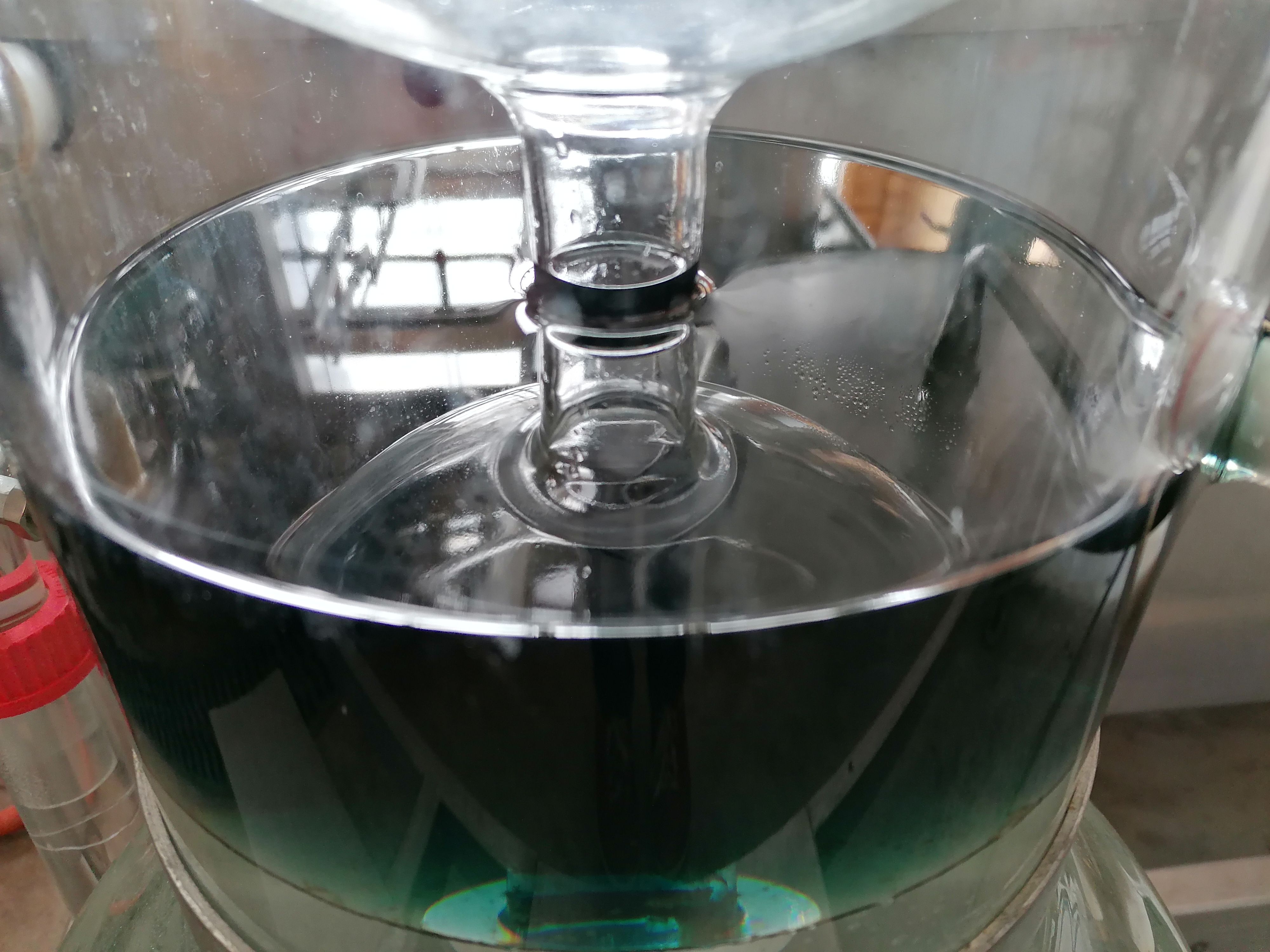 Decouvrez la distillation Hydrolat aus Geranium rosat bourbon 100% Bio und handwerklich hergestellt